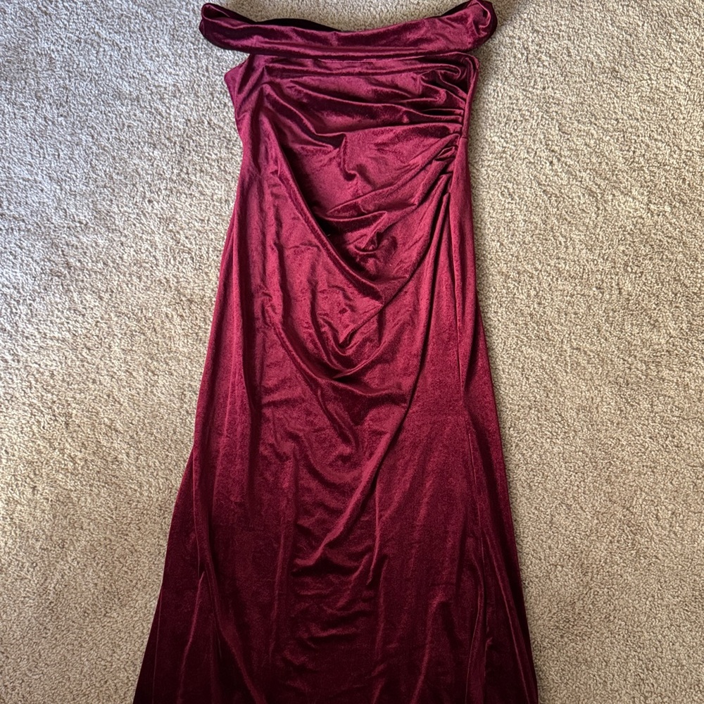 Elegant Strapless Burgundy Dress